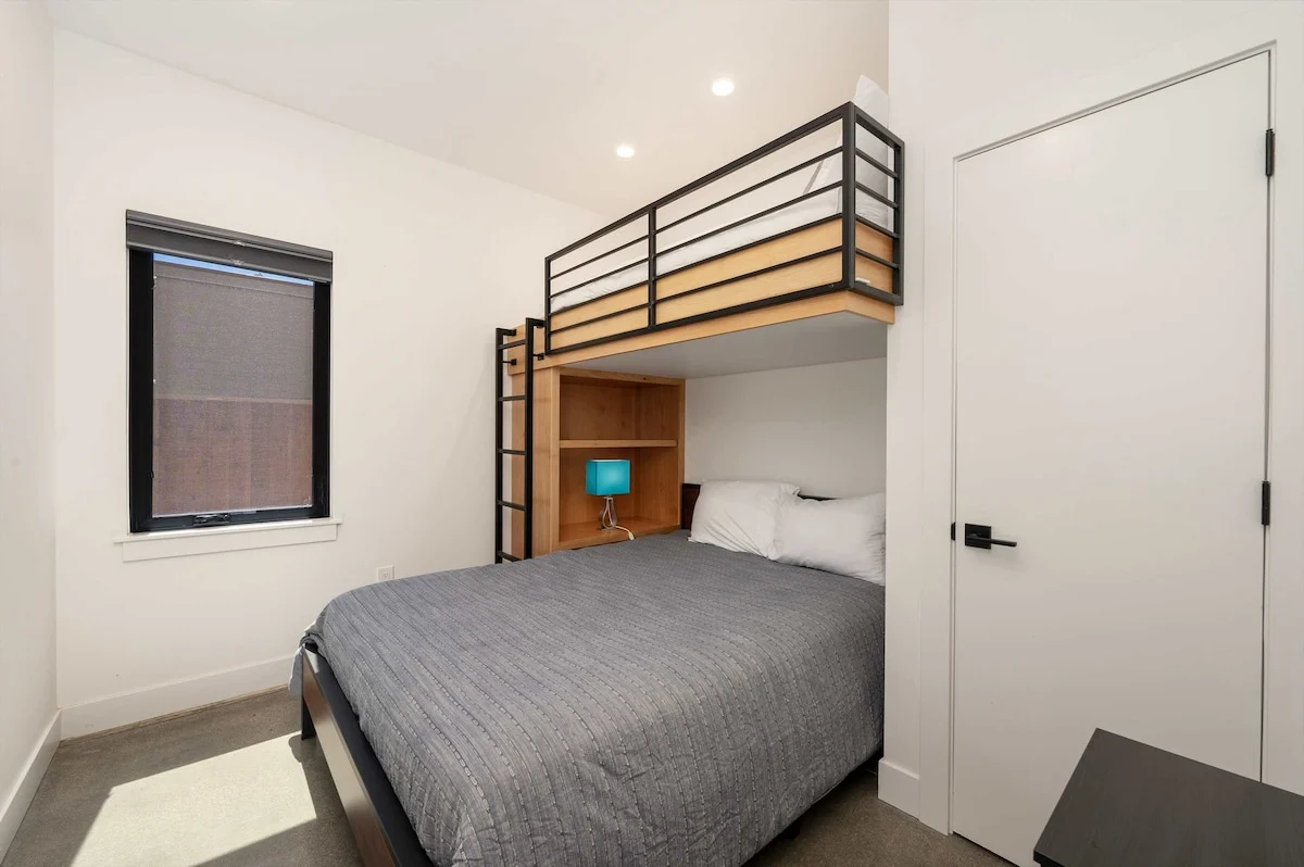 Bedroom image 1
