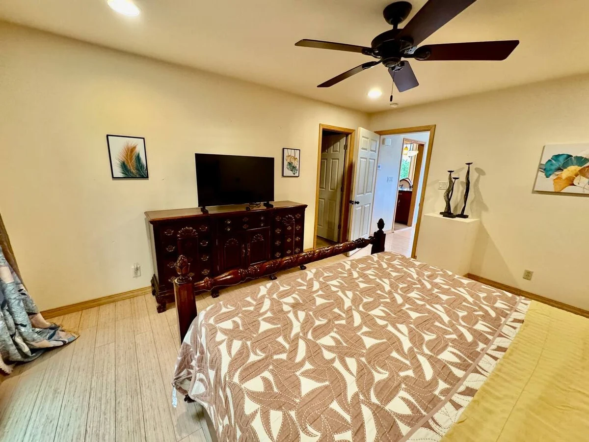Bedroom 1 image 1