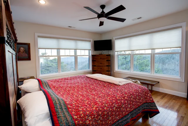 Bedroom 3 image 1
