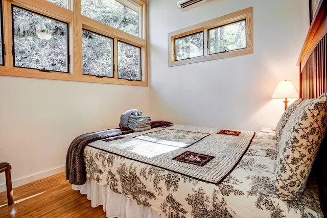 Bedroom 1 image 1