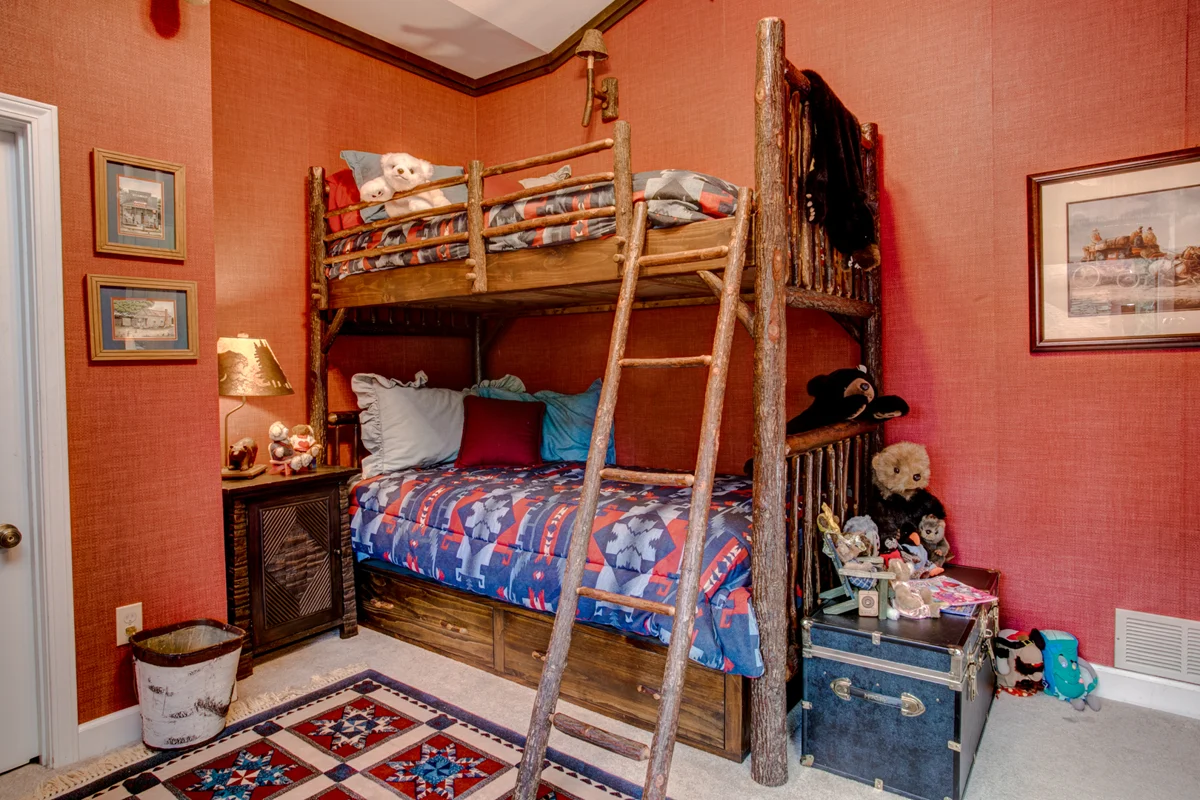 Bedroom 1 image 1