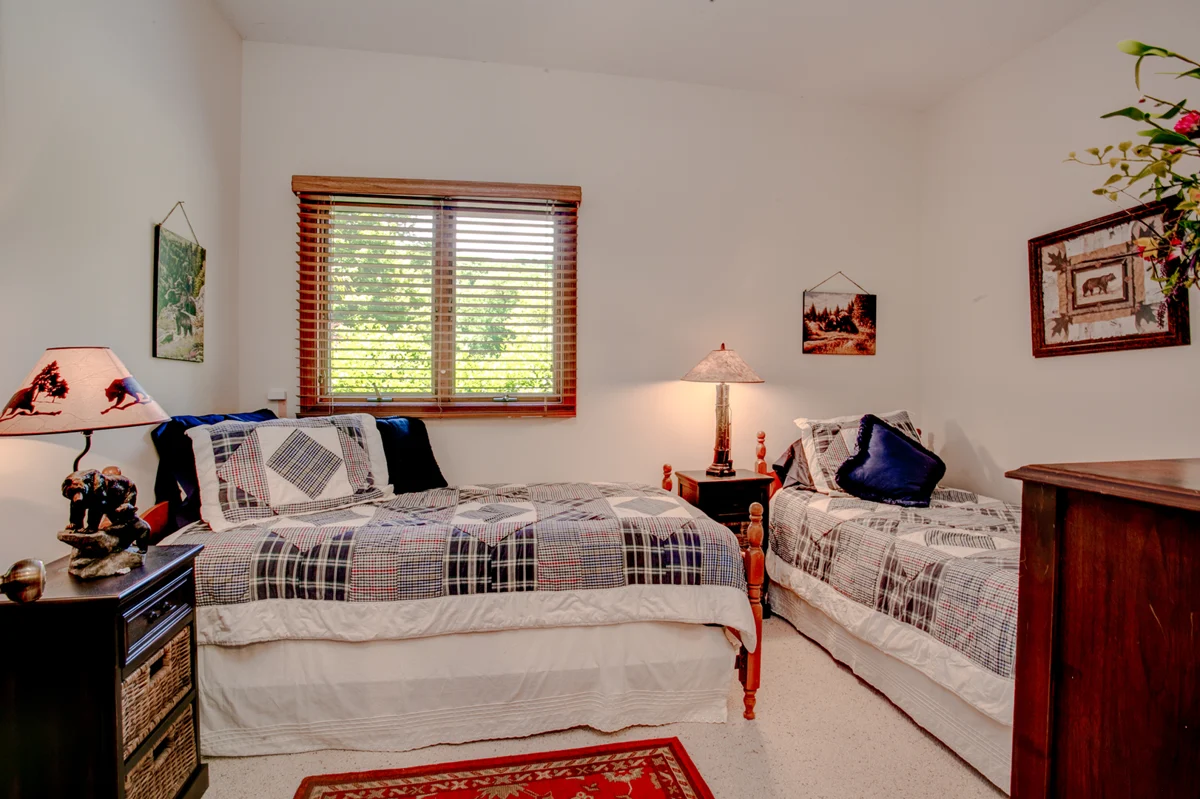 Bedroom 3 image 1