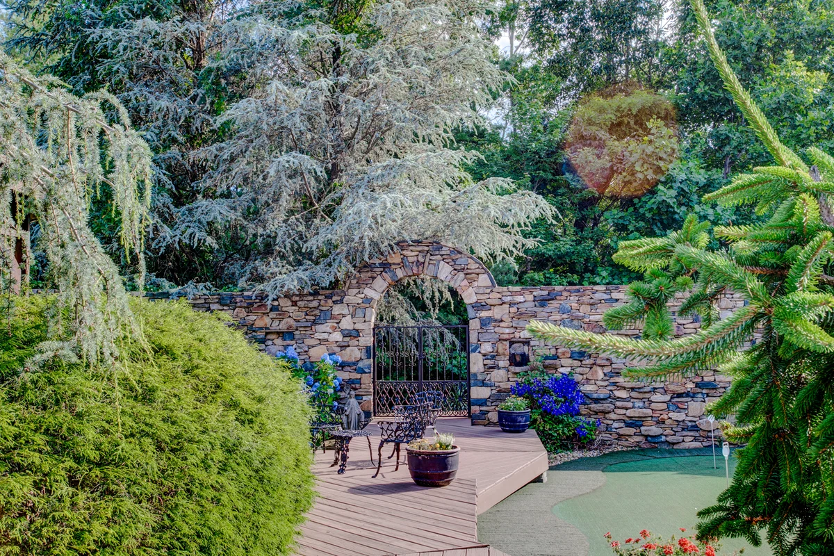 Home in Hendersonville property photo 4