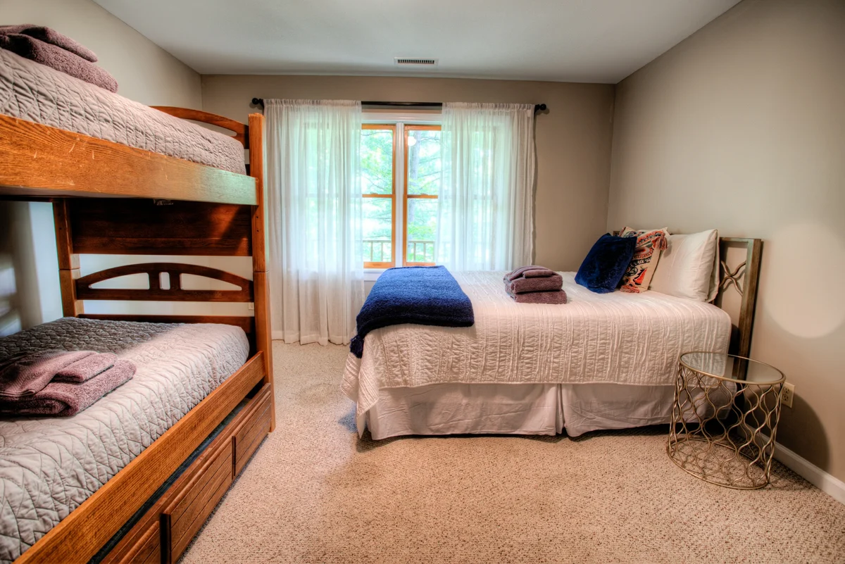 Bedroom 1 image 1