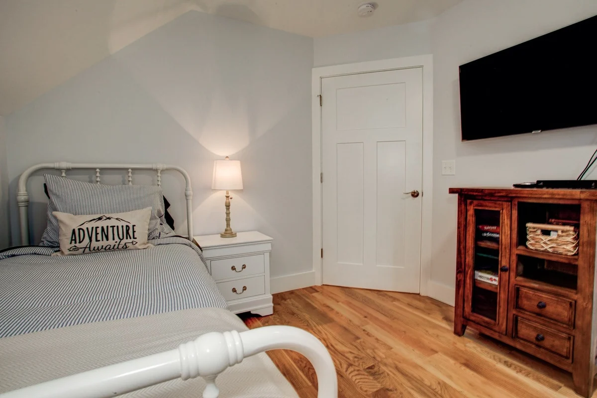 Bedroom 1 image 1