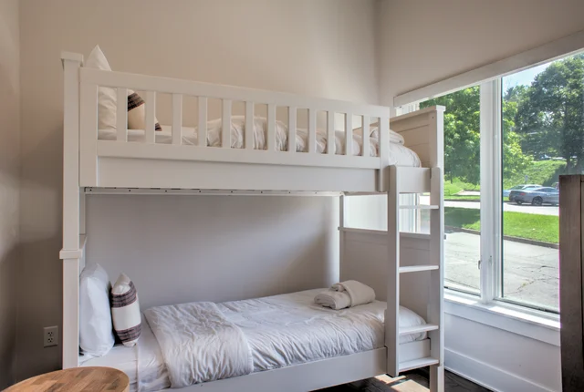 Bedroom 1 image 1