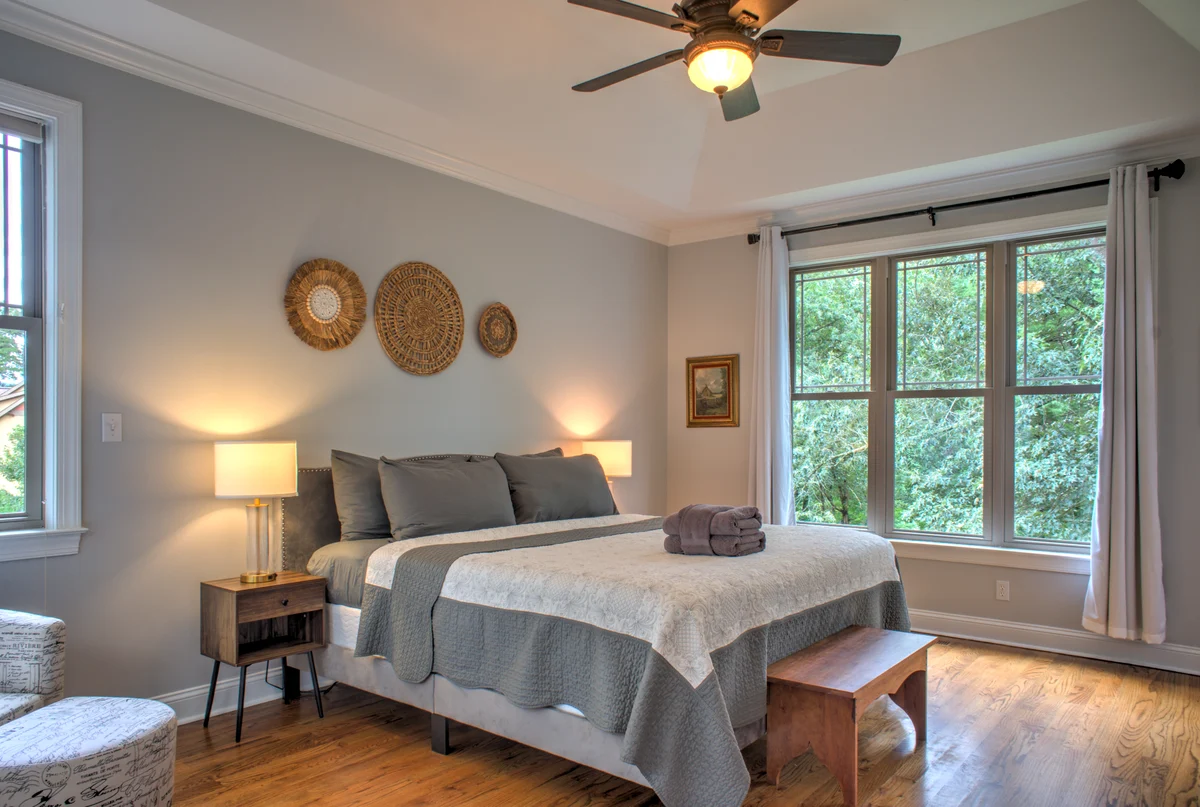 Bedroom 1 image 1