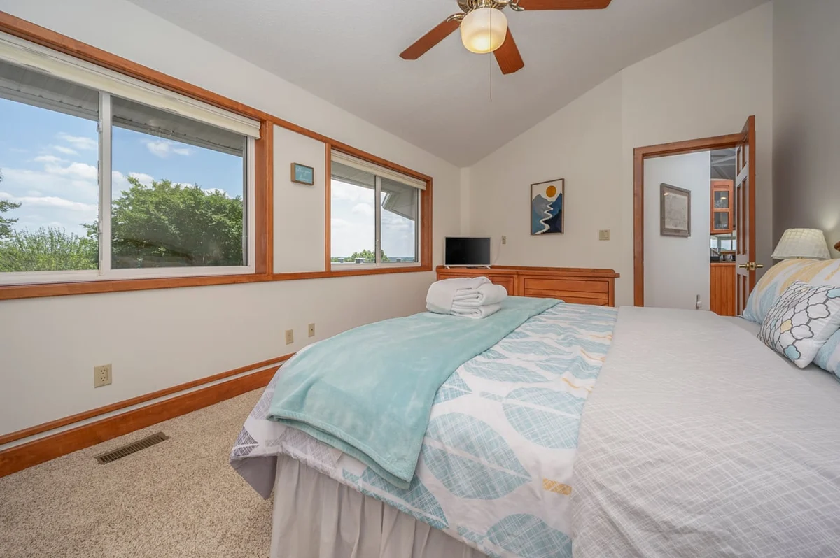 Bedroom 4 image 1