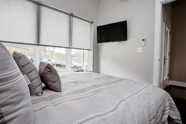 Bedroom 1 image 1