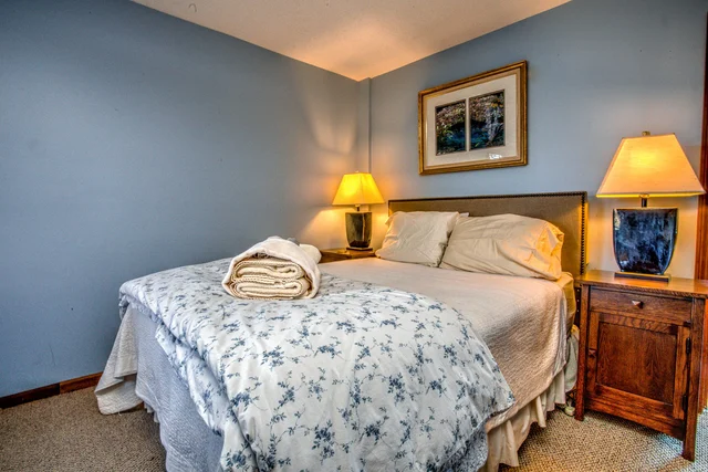 Bedroom 8 image 1
