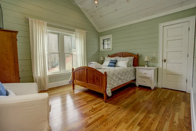 Bedroom 1 image 1