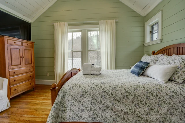 Bedroom 3 image 1