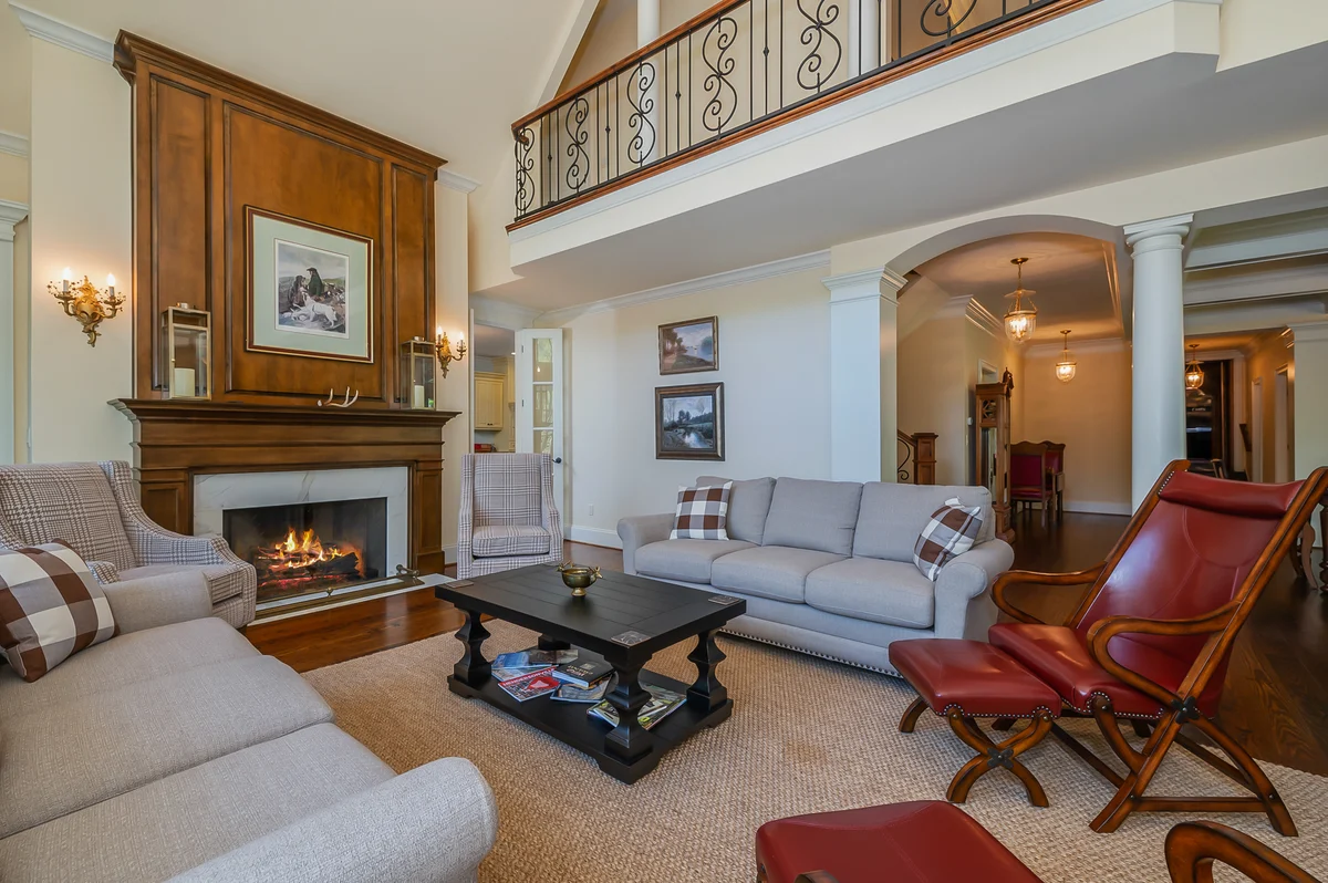 Home in Hendersonville property photo 3