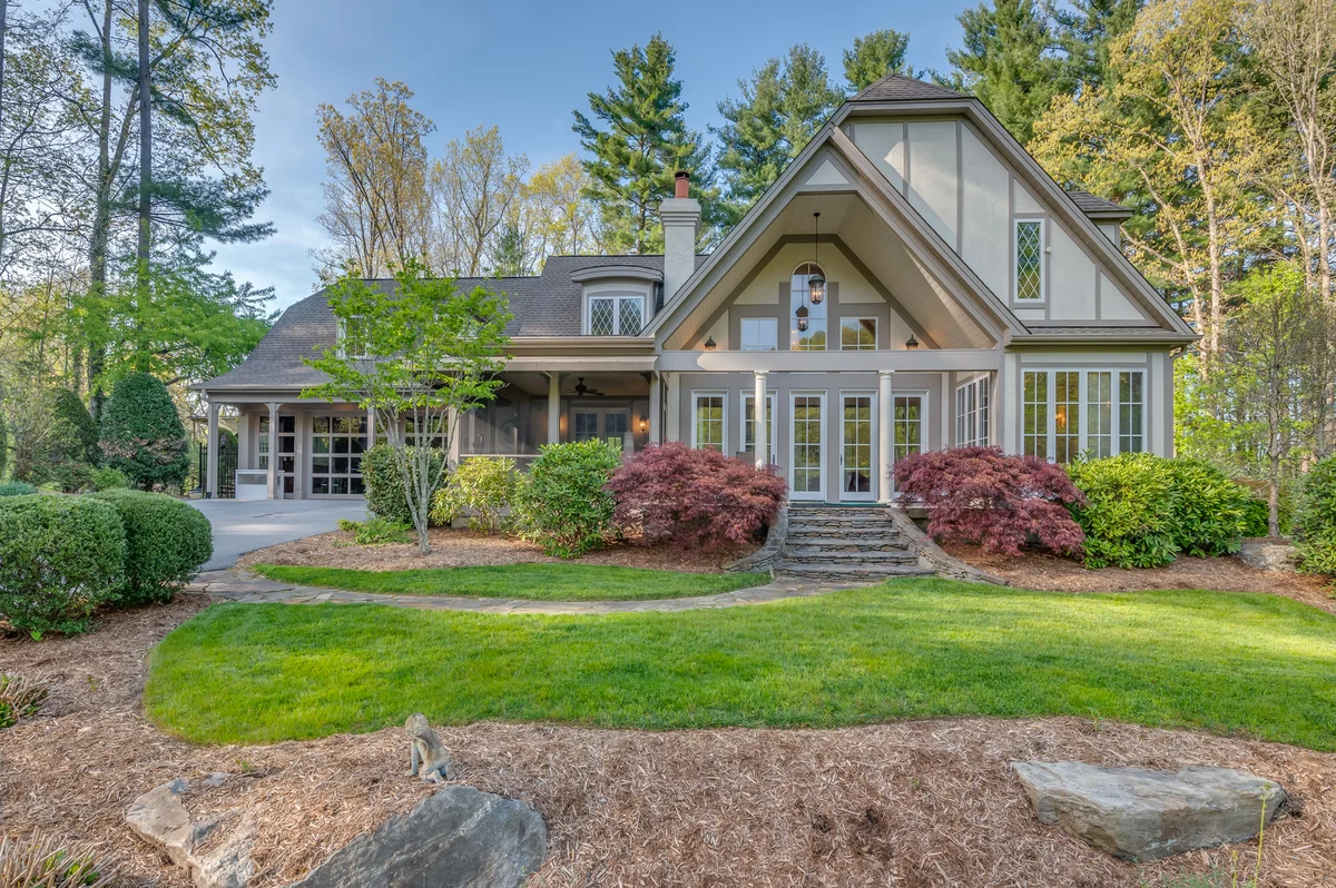 Home in Hendersonville property photo 1