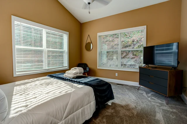 Bedroom 1 image 1