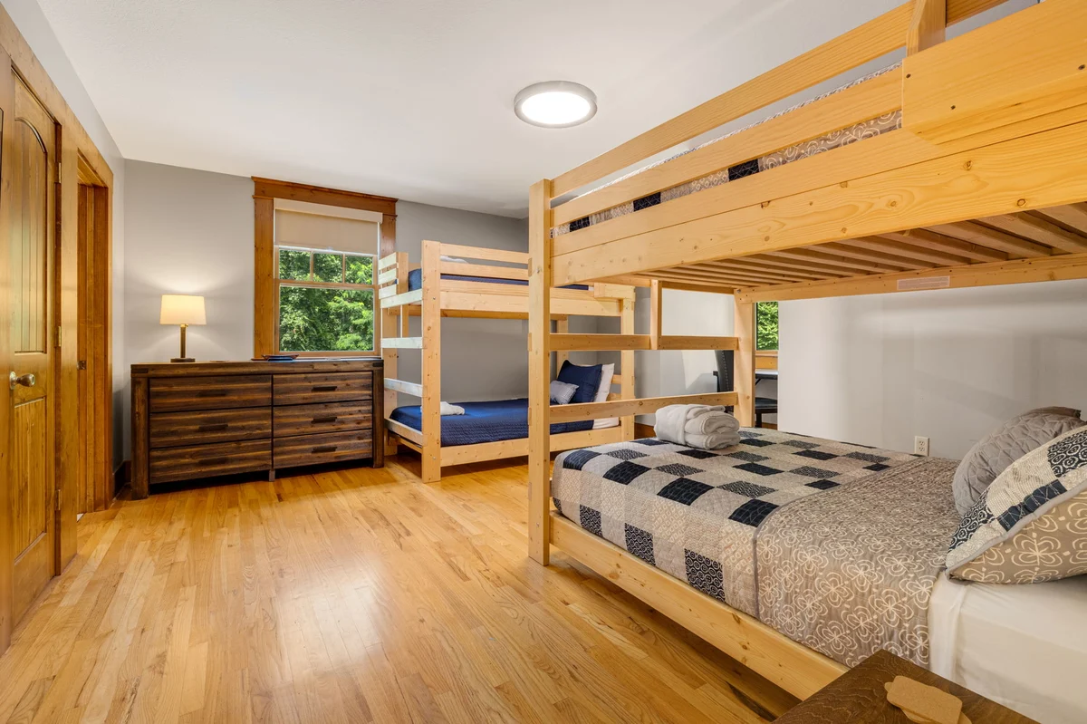 Bedroom 3 image 1