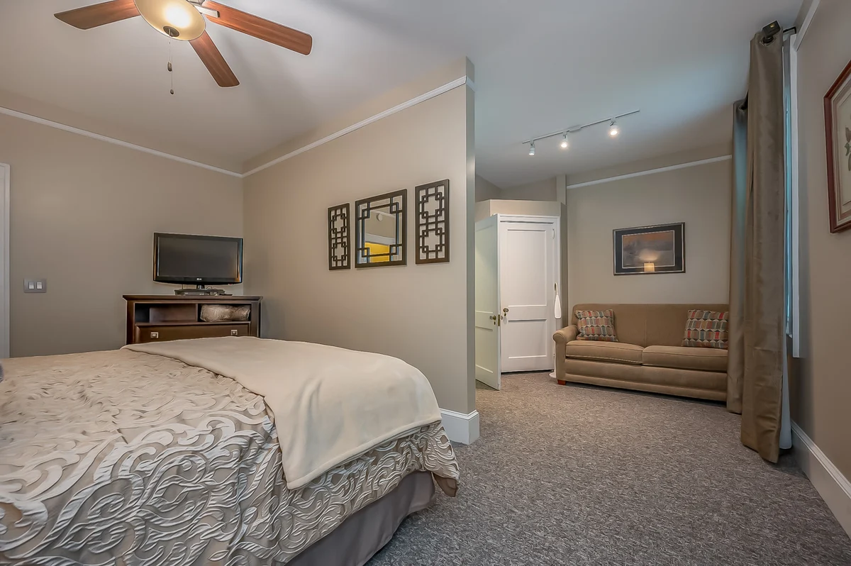 Bedroom 6 image 1