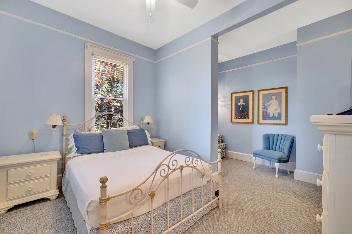 Bedroom 10 image 1