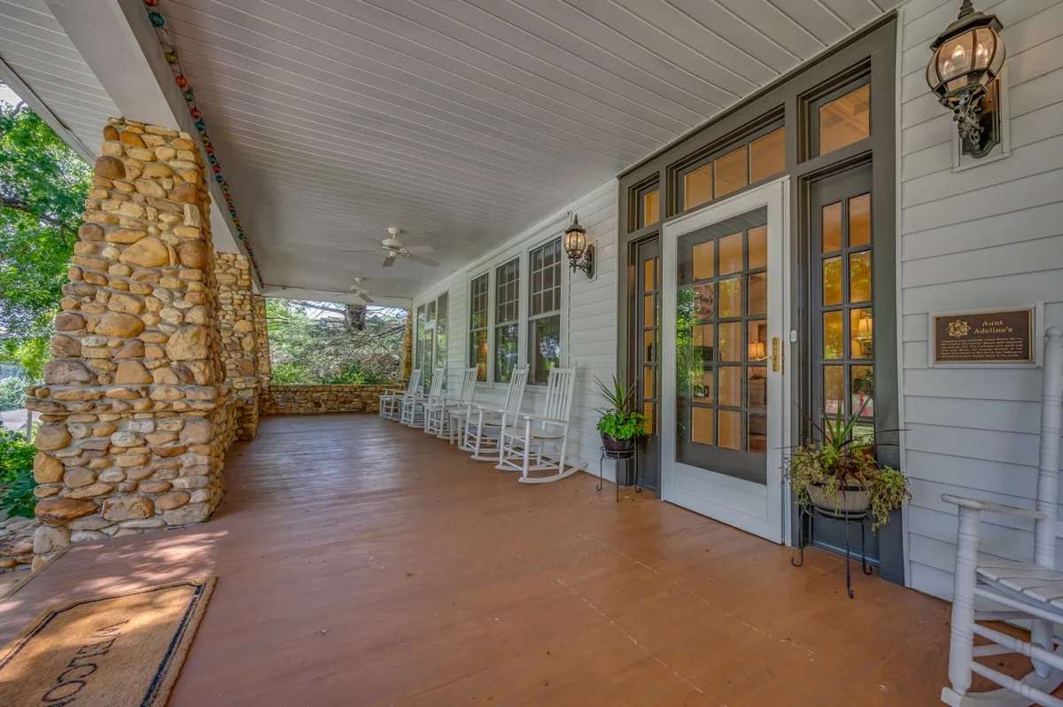Home in Hendersonville property photo 2