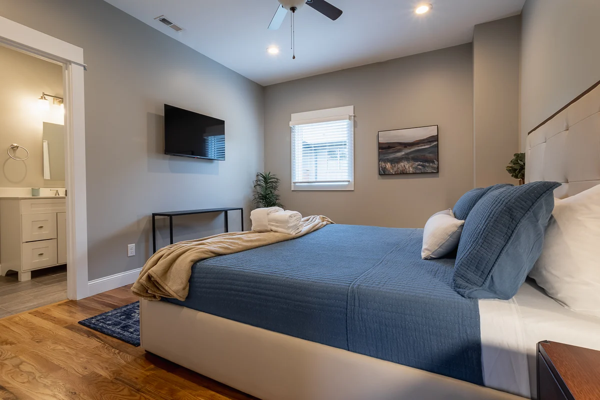 Bedroom 1 image 1