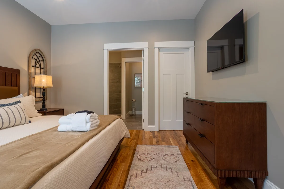 Bedroom 1 image 1