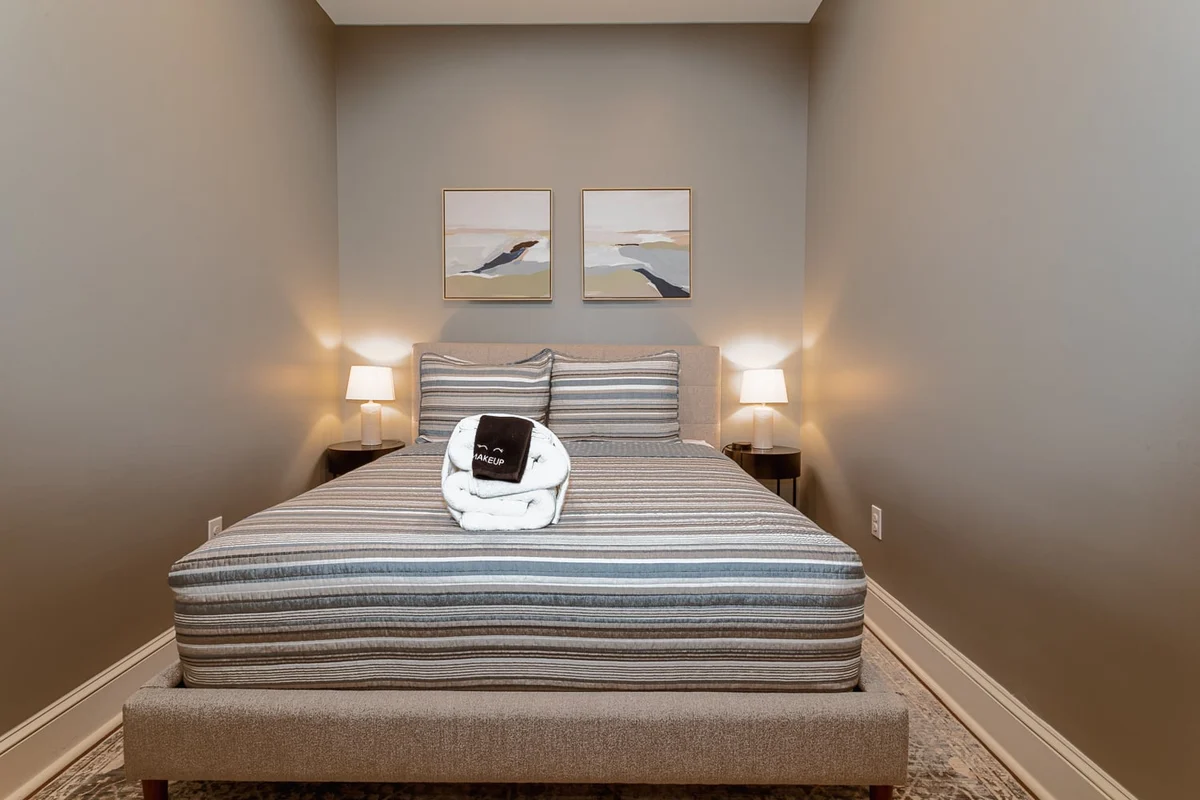 Bedroom 5 image 1