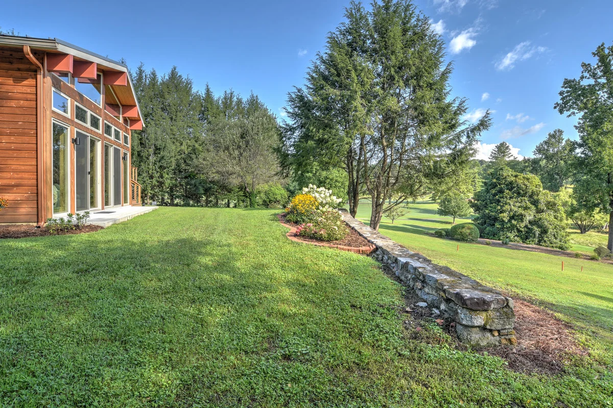 Home in Hendersonville property photo 5