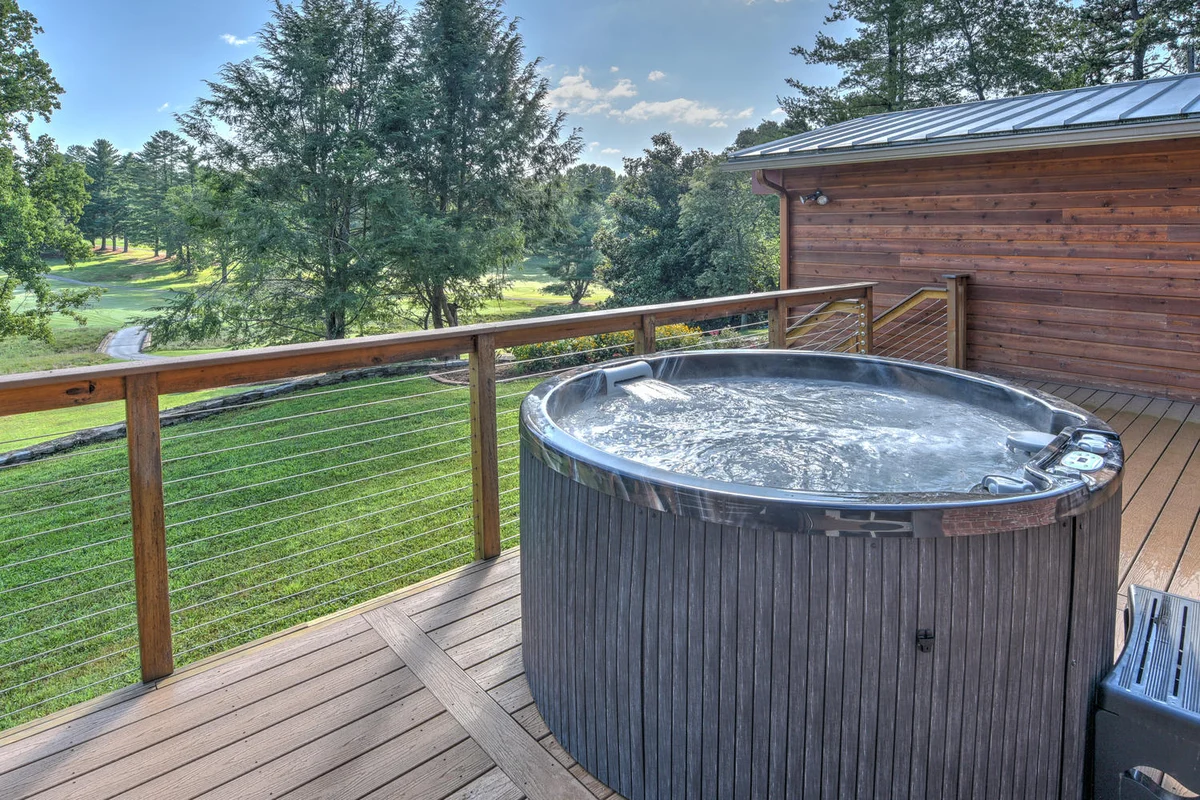 Home in Hendersonville property photo 3