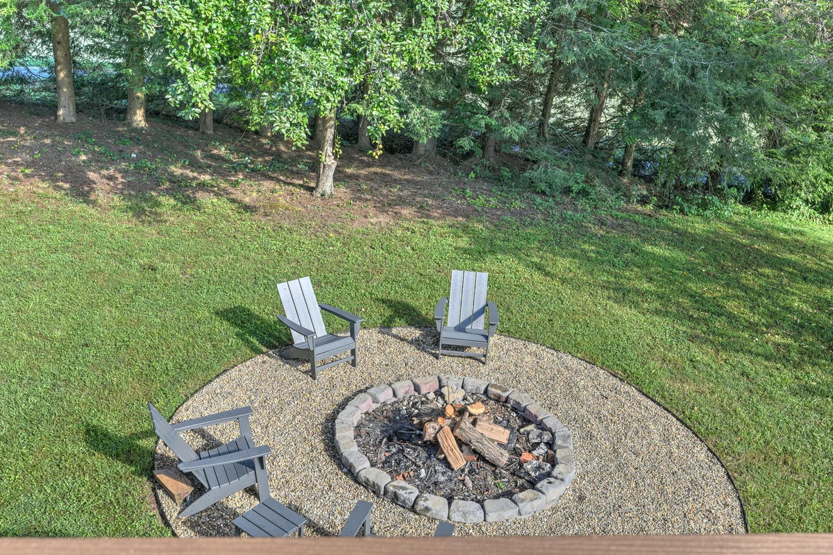 Home in Hendersonville property photo 4