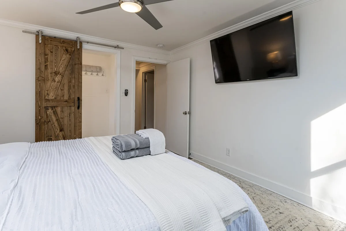 Bedroom 1 image 1