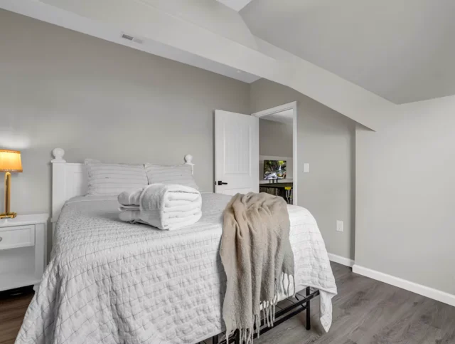 Bedroom 3 image 1
