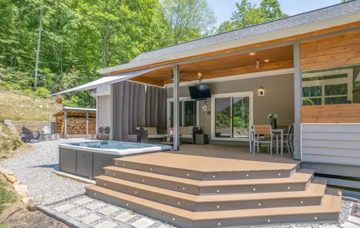 Home in Hendersonville property photo 3