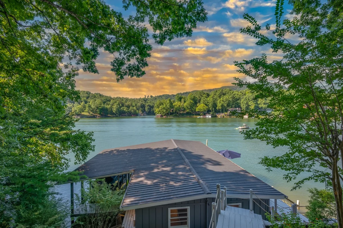 Home in Lake Lure property photo 2