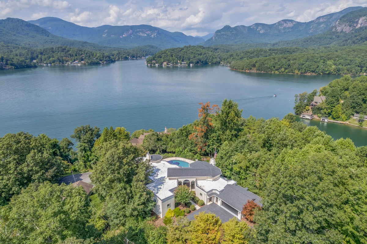 Home in Lake Lure property photo 2
