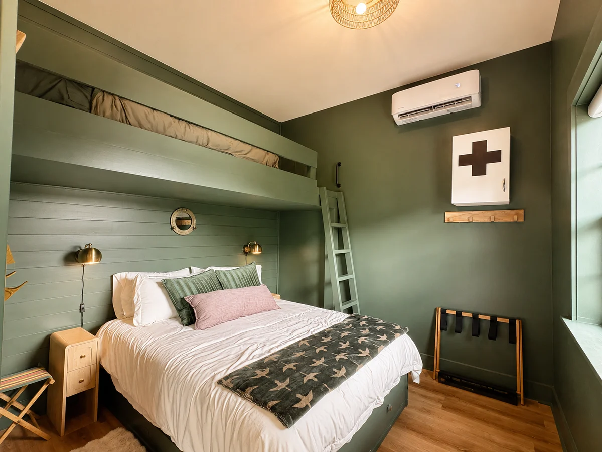 Bedroom 1 image 1