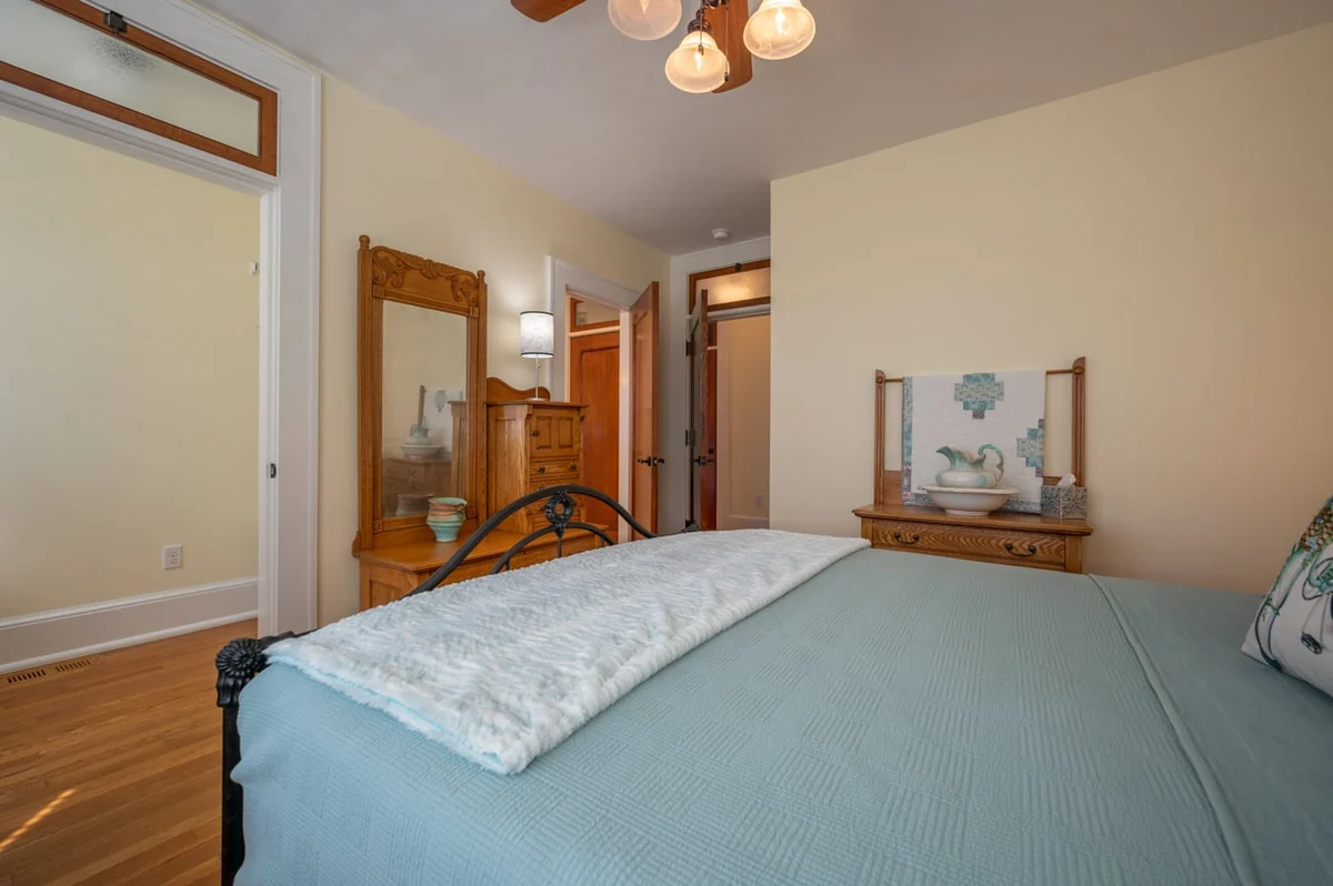 Bedroom 1 image 1