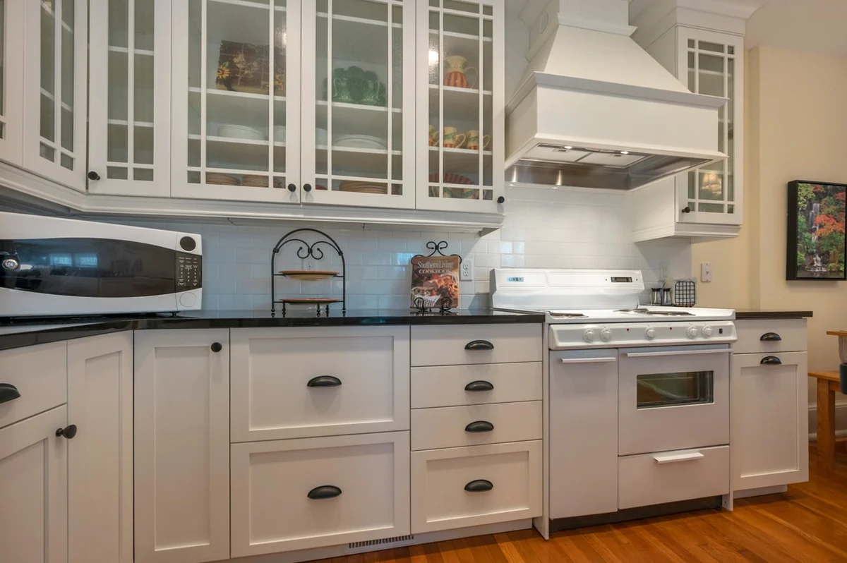 Minette's Downtown Condo property photo 3