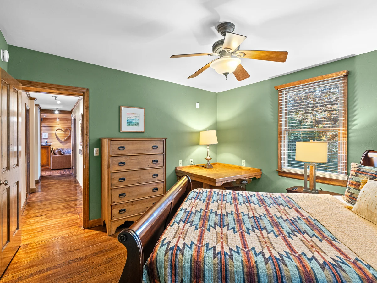 Bedroom 5 image 1