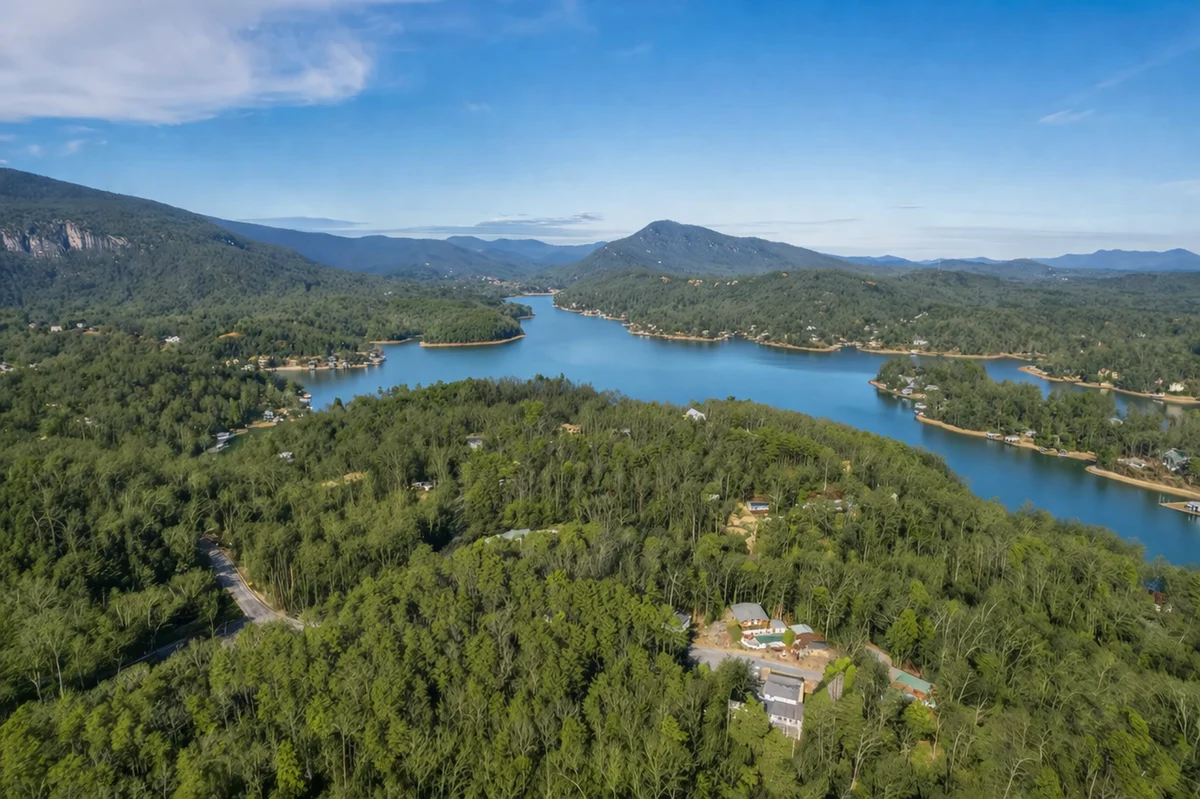 Property in Lake Lure property photo 4