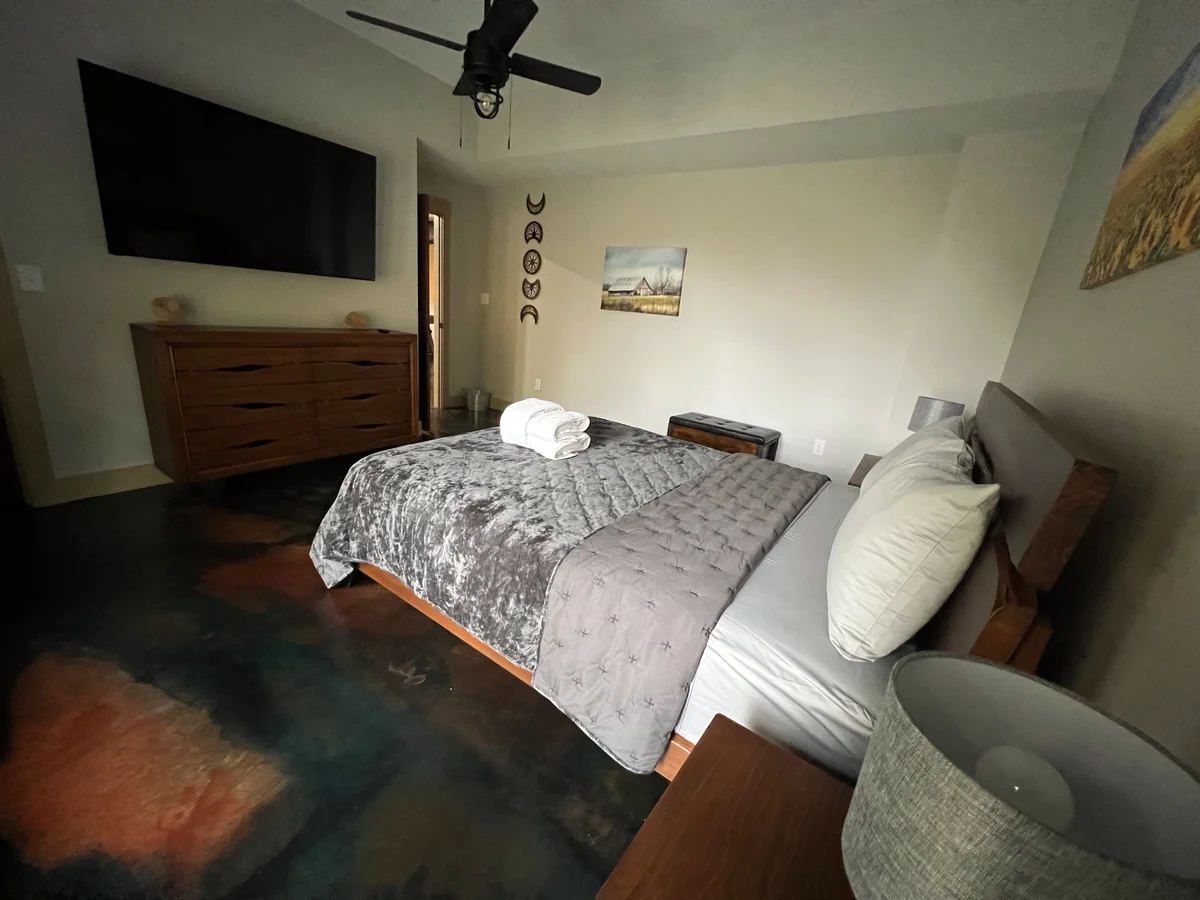 Bedroom 2 image 1