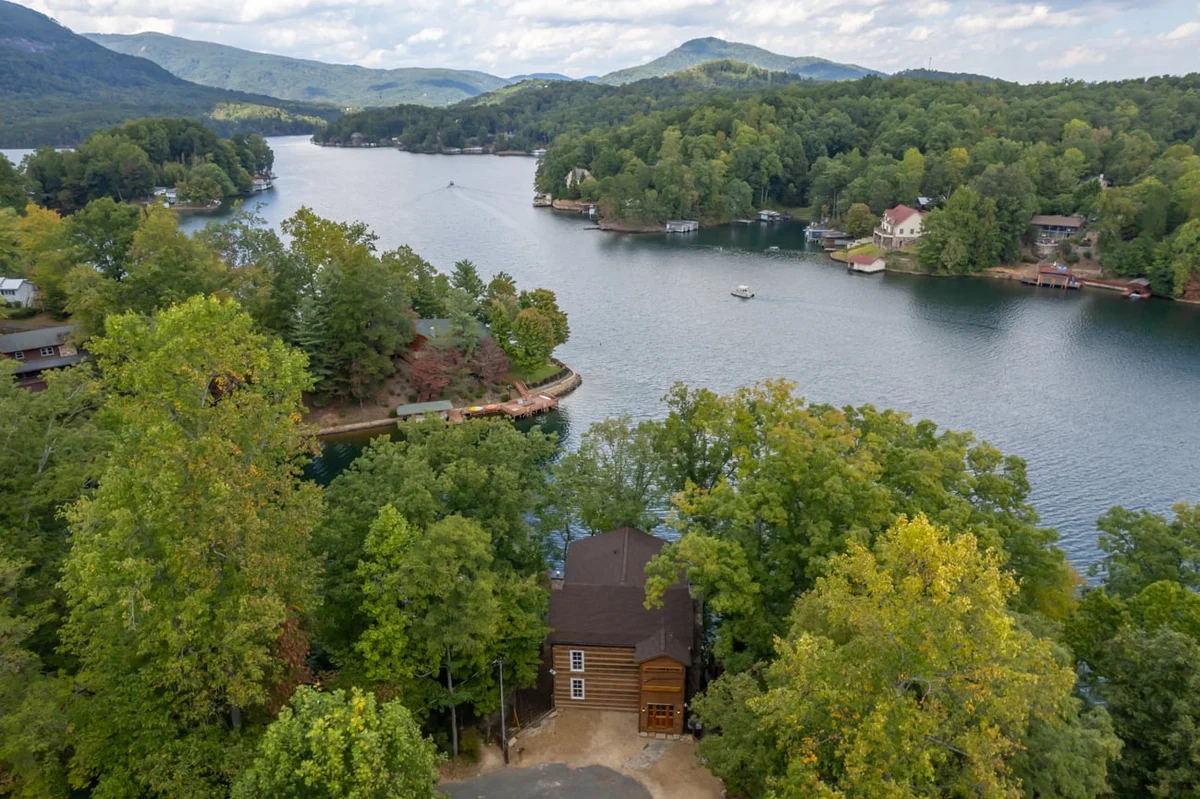 Home in Lake Lure property photo 4