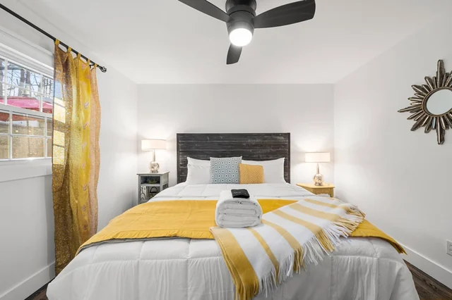 Bedroom 5 image 1