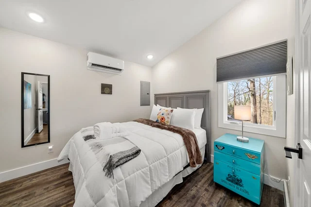 Bedroom 3 image 1