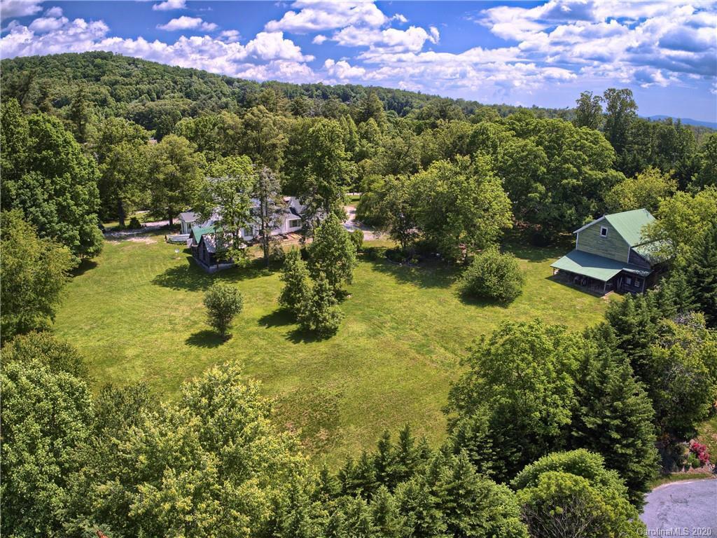 Home in Hendersonville property photo 5