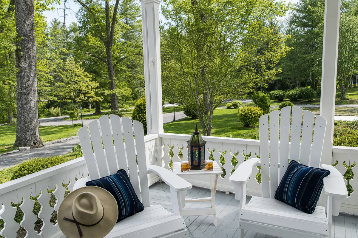 Home in Hendersonville property photo 2