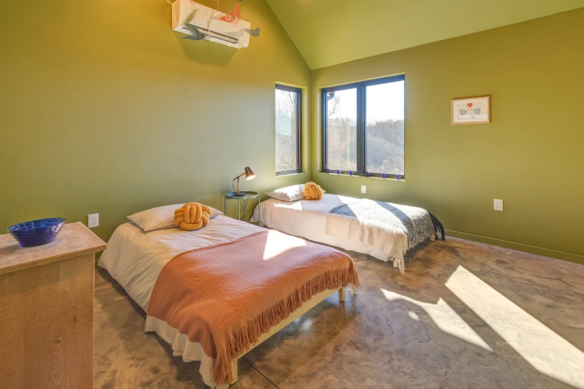 Bedroom 1 image 1