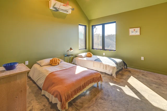Bedroom 1 image 1