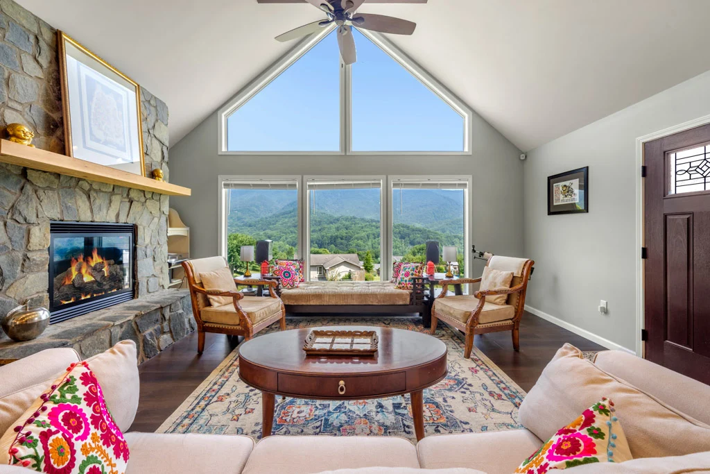 Home in Waynesville property photo 2