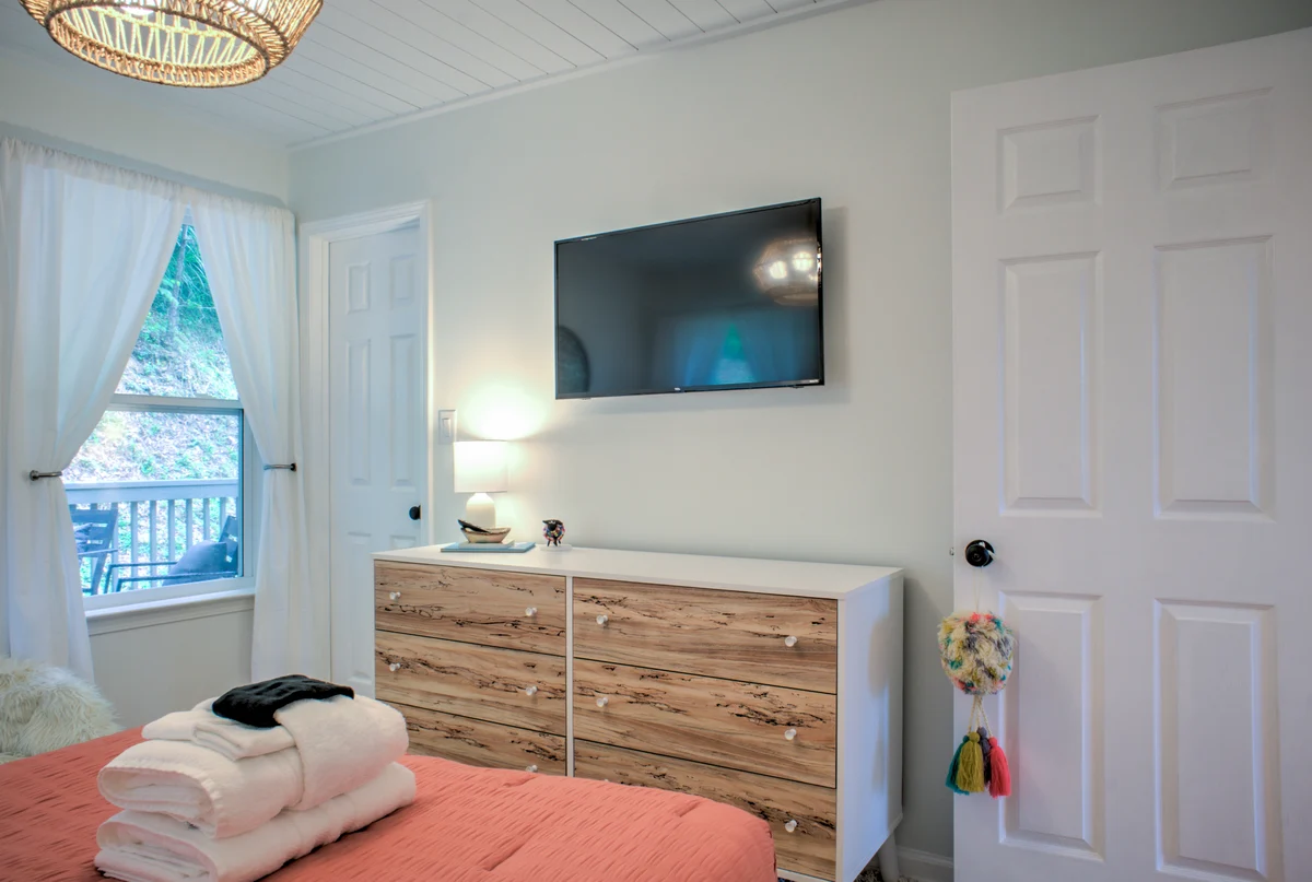Bedroom 1 image 1