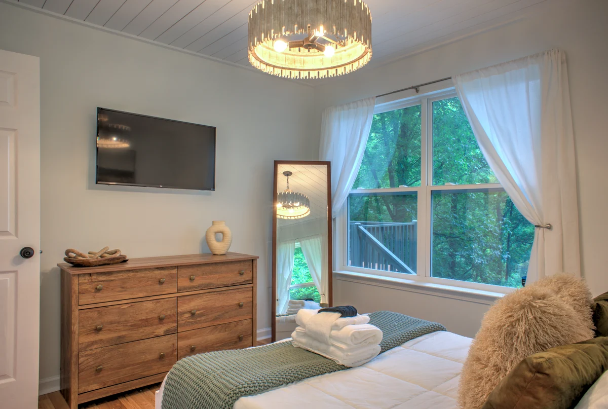 Bedroom 3 image 1